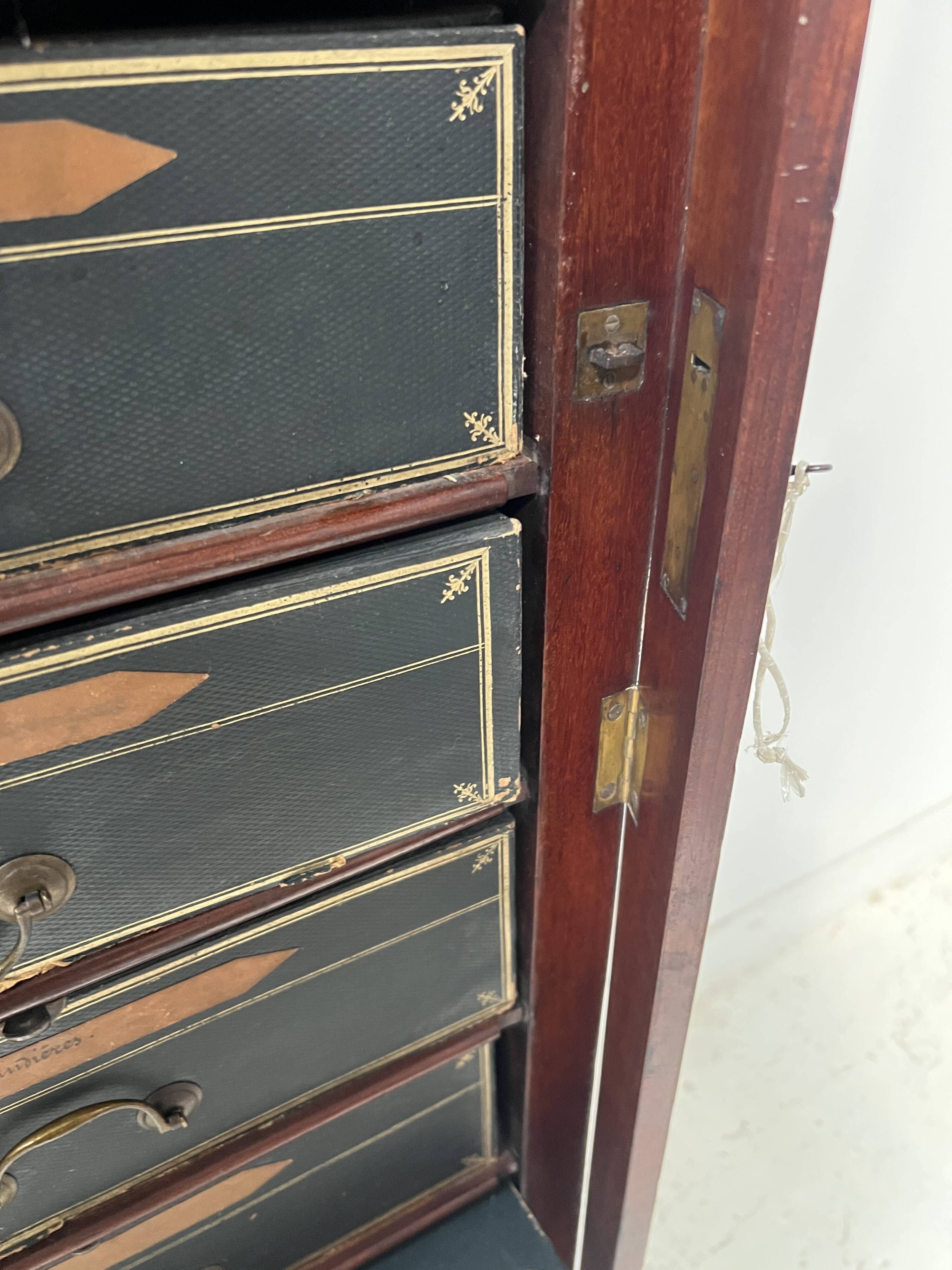 Louis Philippe period cabinet in mahogany veneer, 19th century.