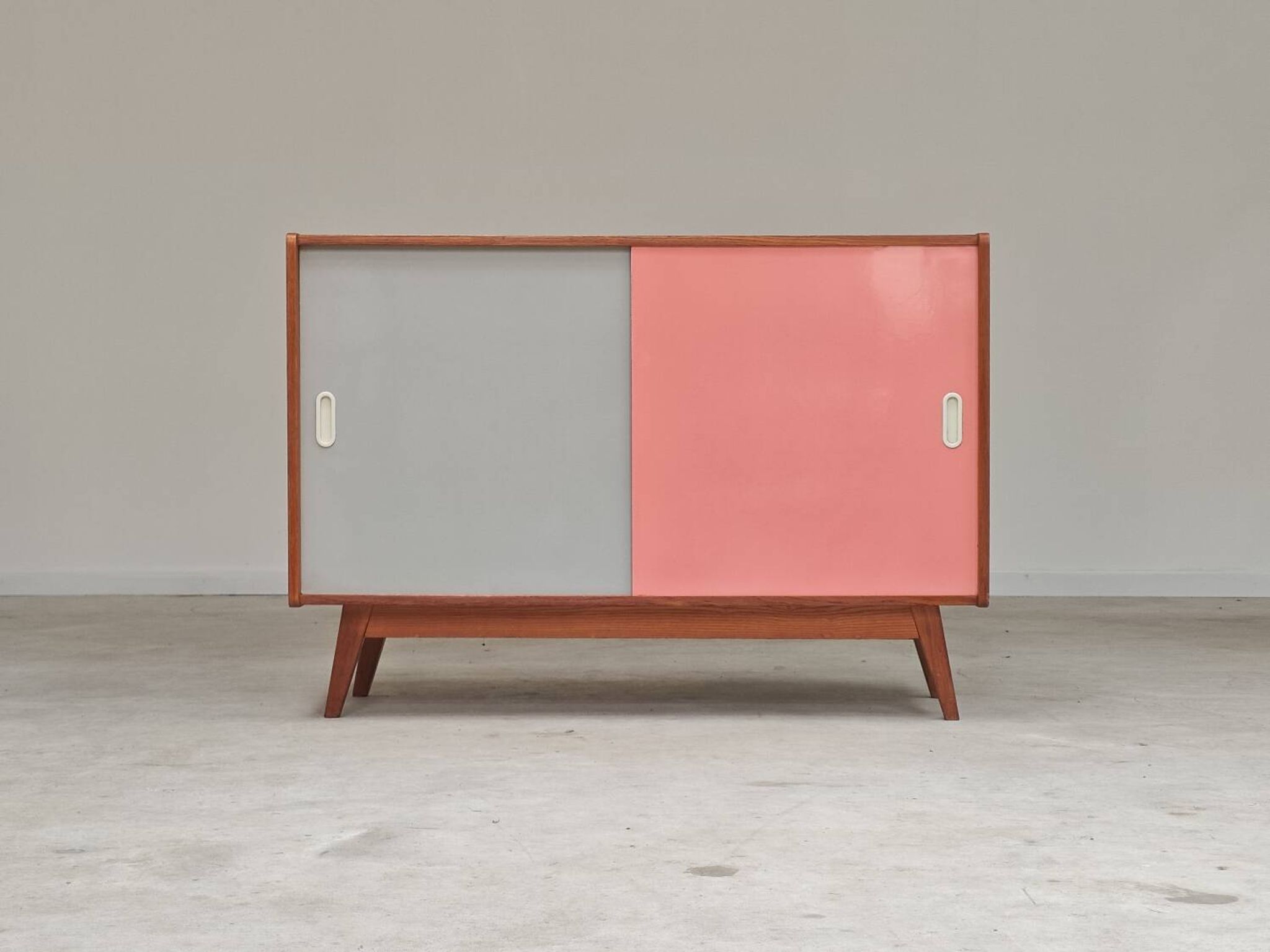 U-452 pink sideboard by Jiri Jiroutek for Interier Praha 1960