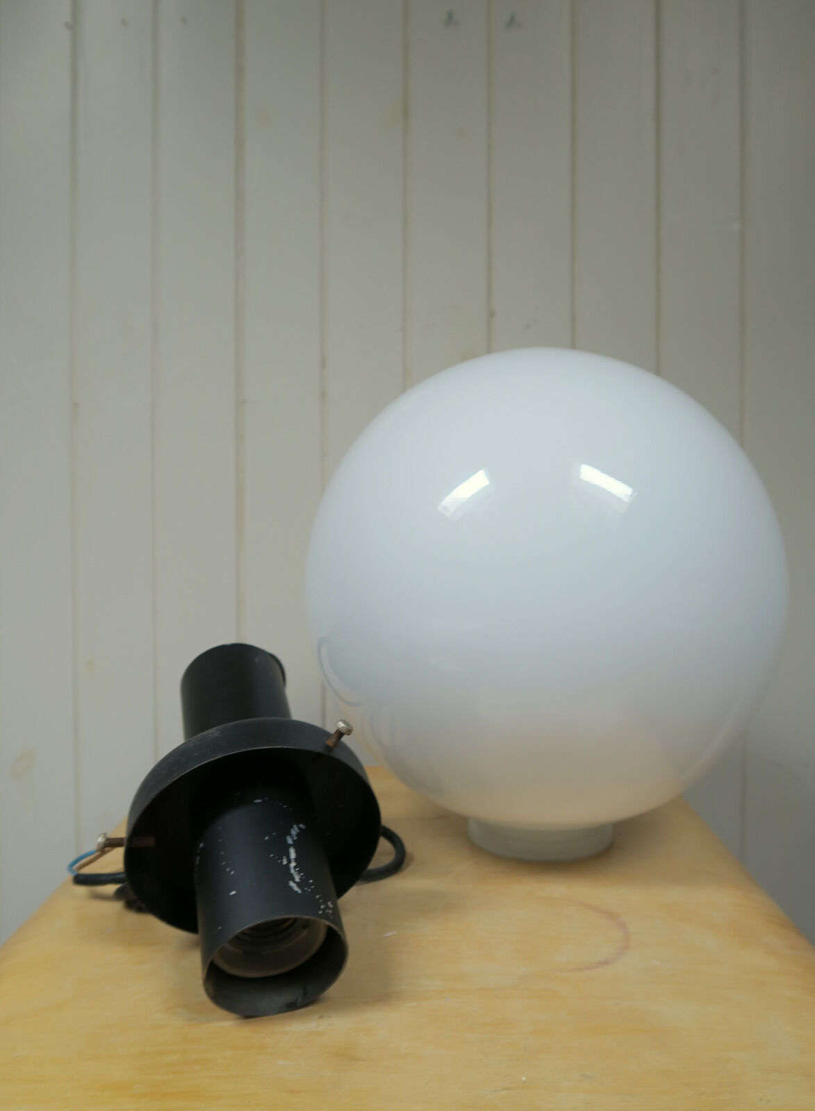 Pair of Philips suspension, Opal