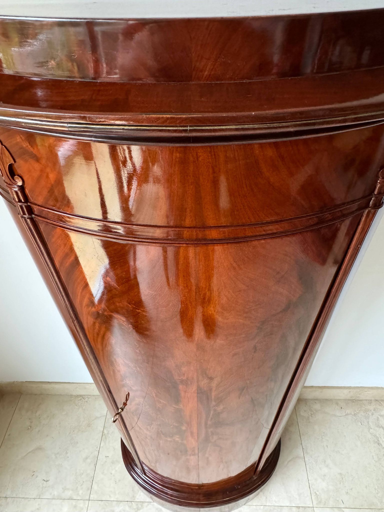 Somno “Column” or Cylindrical Cabinet, in flamed mahogany, Copenhagen, 1830-1840