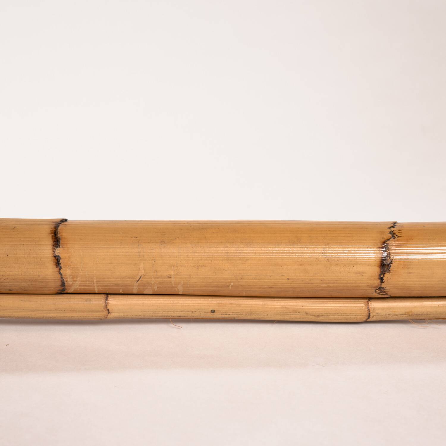 Bureau en rotin tressé et bambou avec charnières en bronze, Italie, années 1960