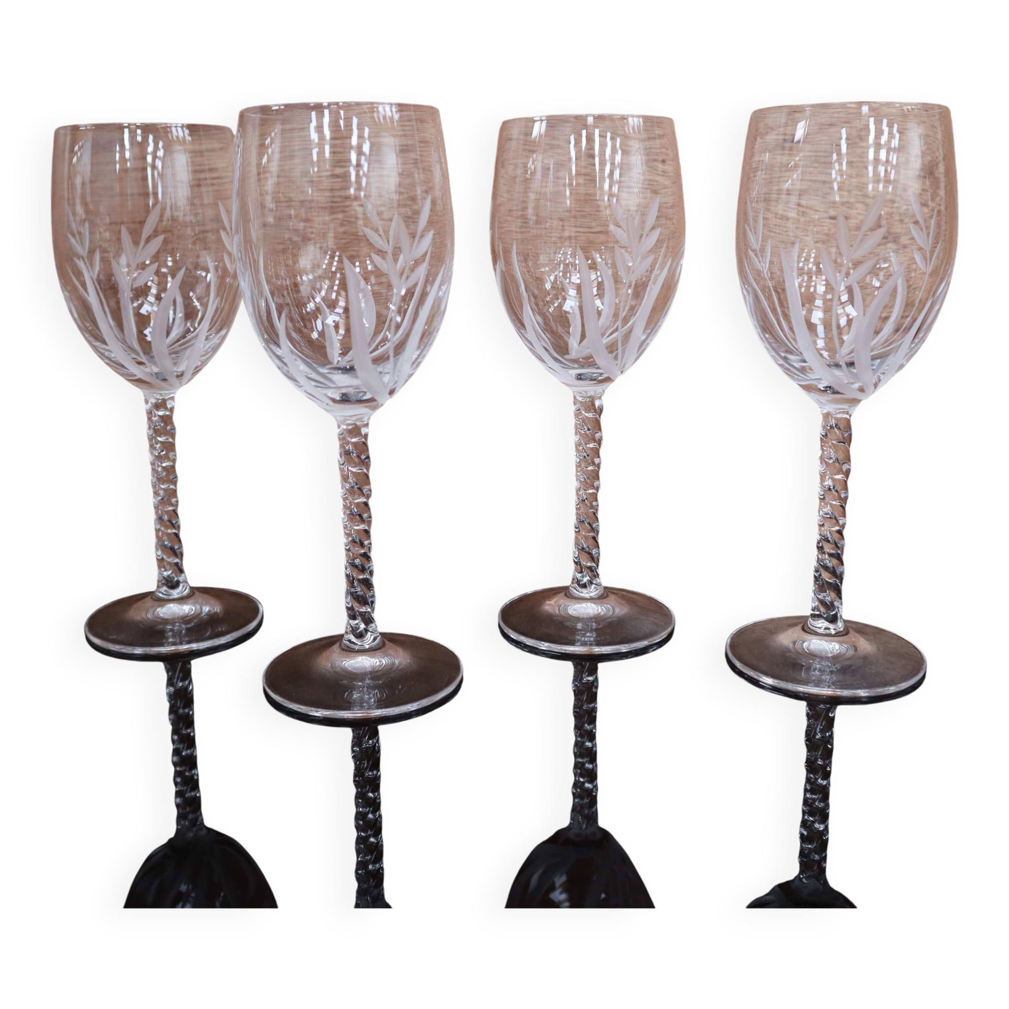 Ensemble de 4 verres à vin blanc vintage en cristal gravé
