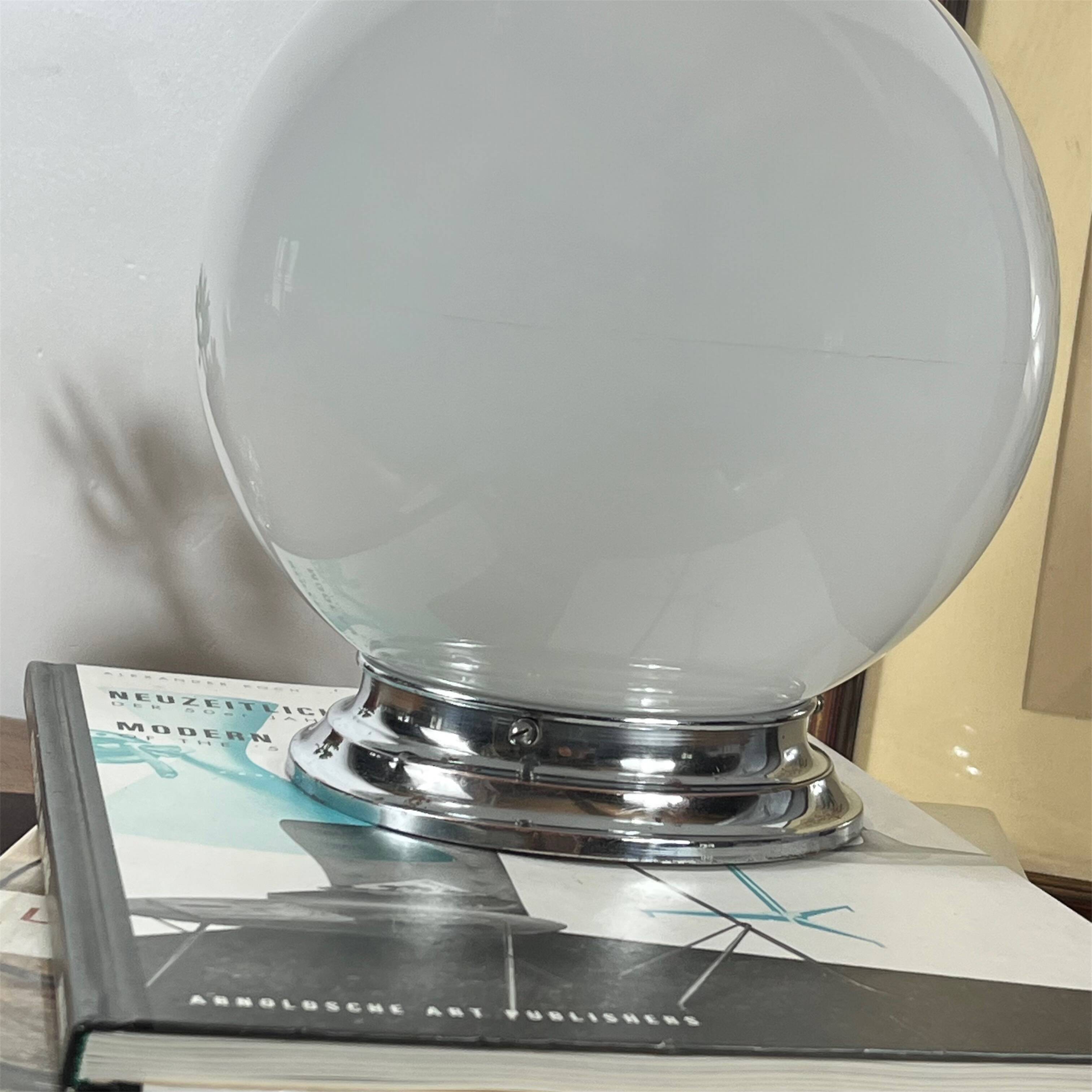 Plafonnier ou applique globe en verre opaline blanc 20 cm rosace chrome