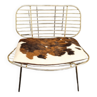 Fauteuil fil design doré coussin peau de vache