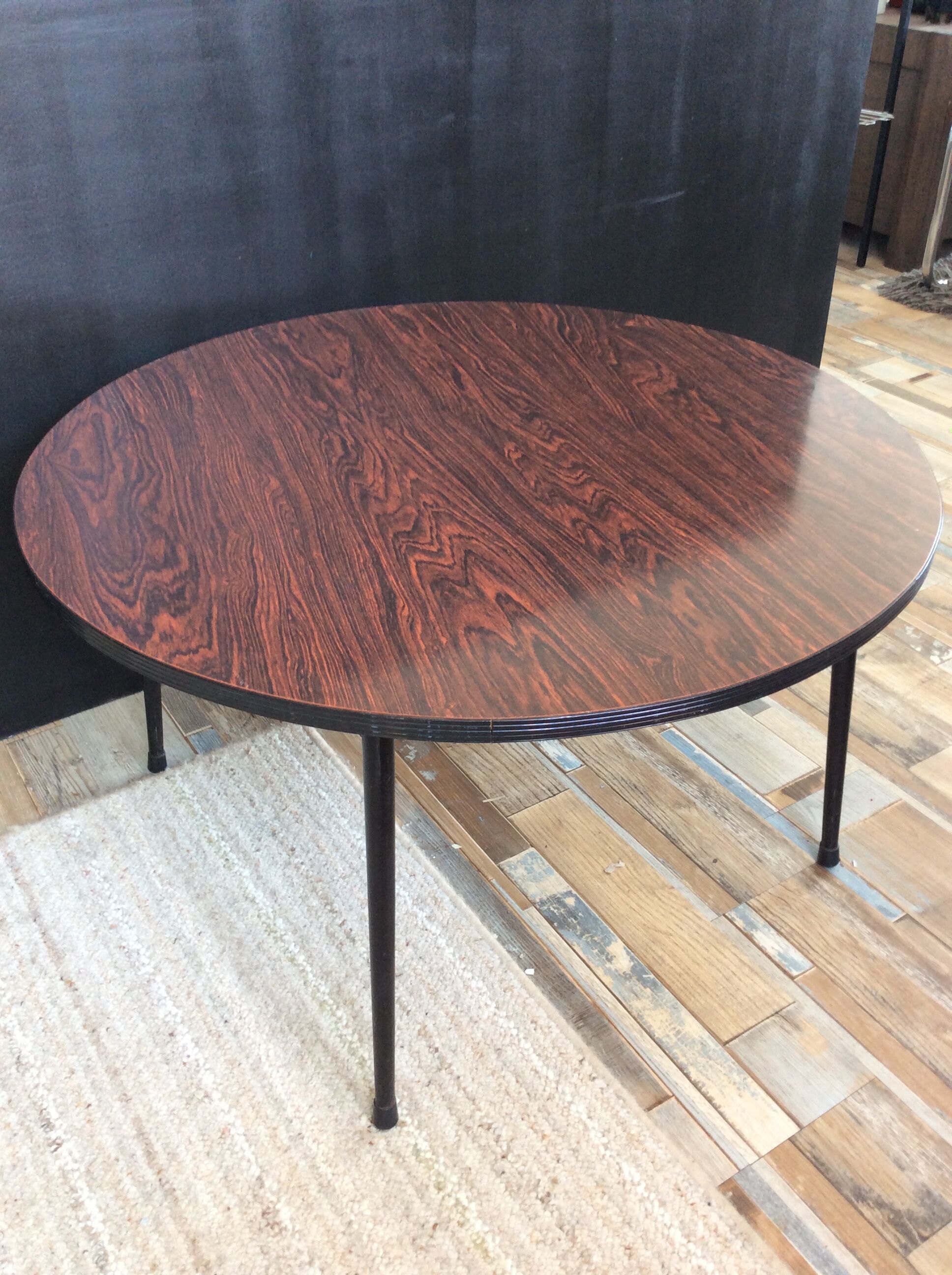 Round coffee table in formica of the 70s