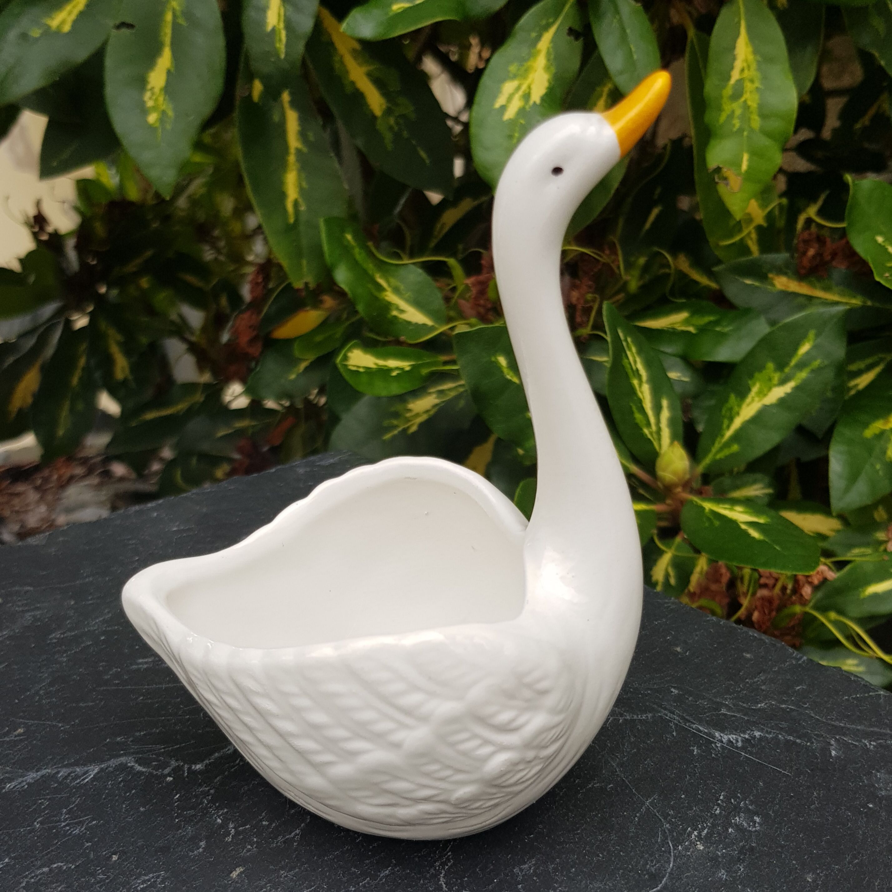 Ceramic ring holder swan