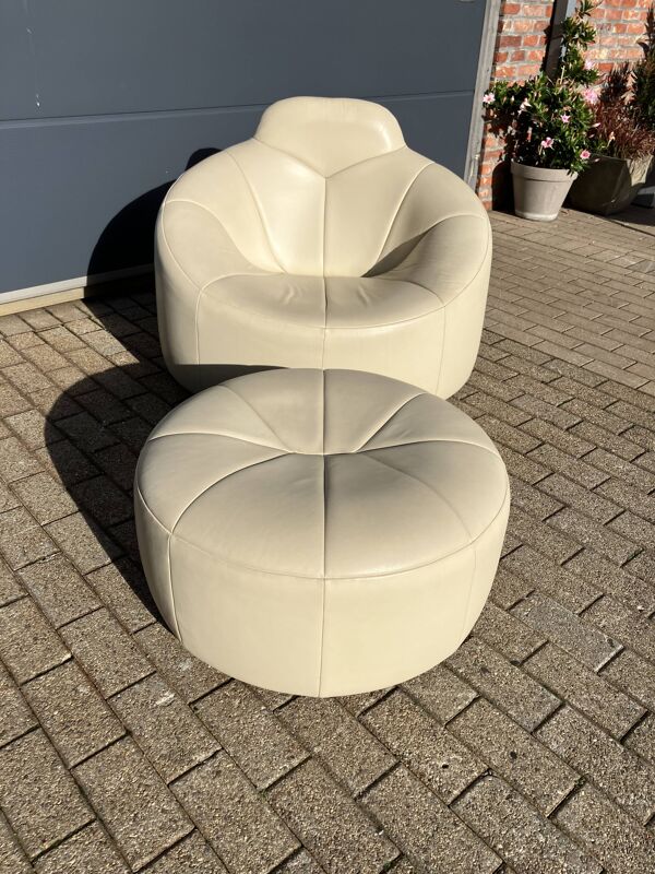Ligne Roset Pumpkin 1zit + poef in beige leder Pierre Paulin