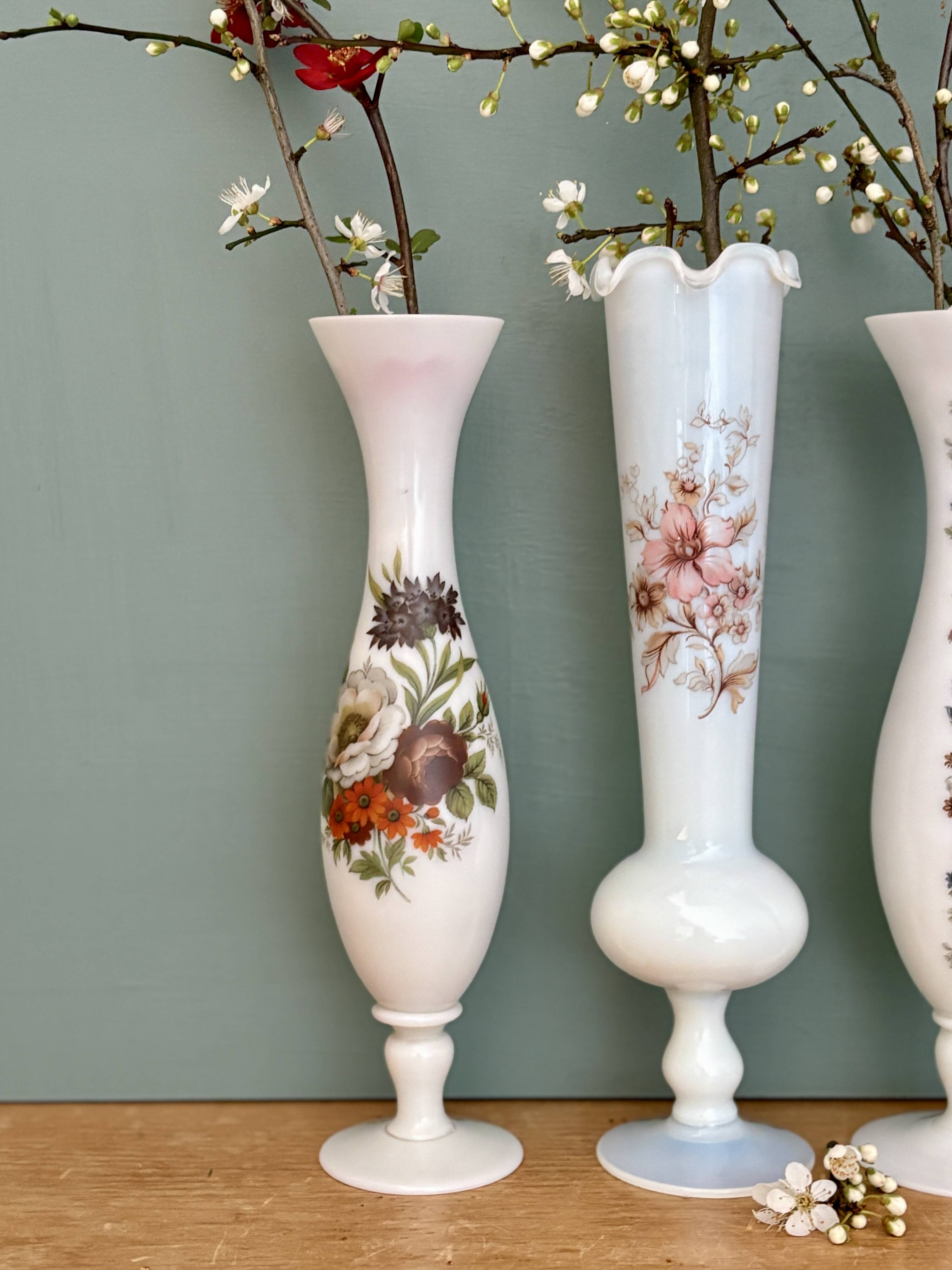 Set of 3 vintage vases/soliflores in white opaline with floral decorations.