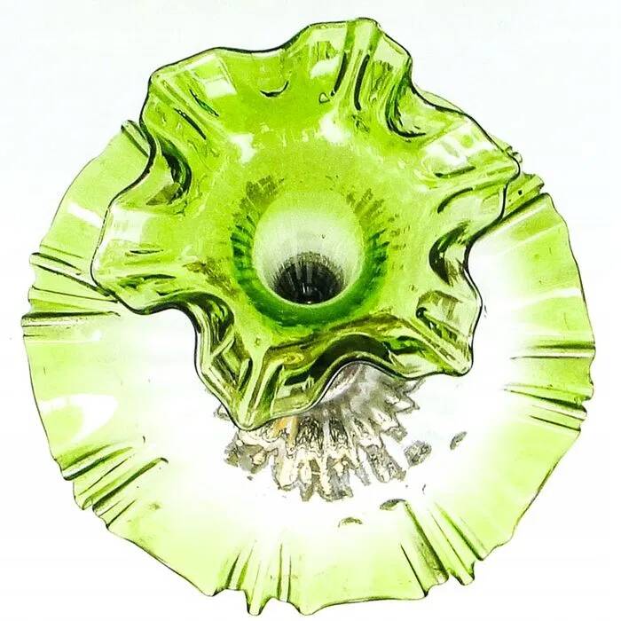 Viennese platter in Art Nouveau style flute