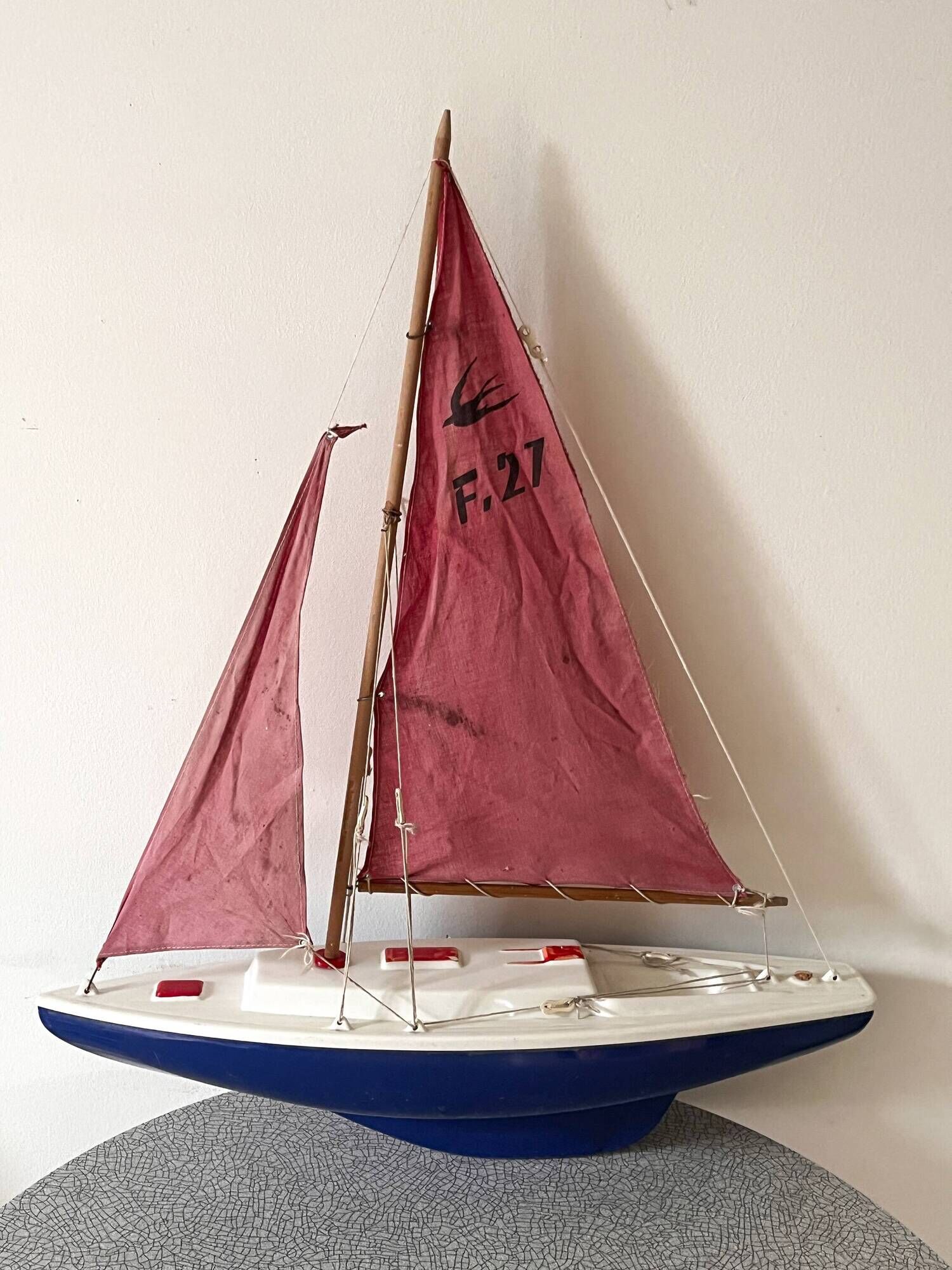 F27 VP50 basin sailboat from the French brand Giraud Sauveur.