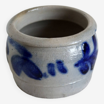 Small vintage hand-turned ceramic pot