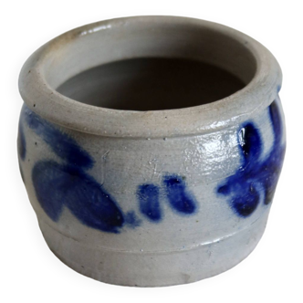 Small vintage hand-turned ceramic pot