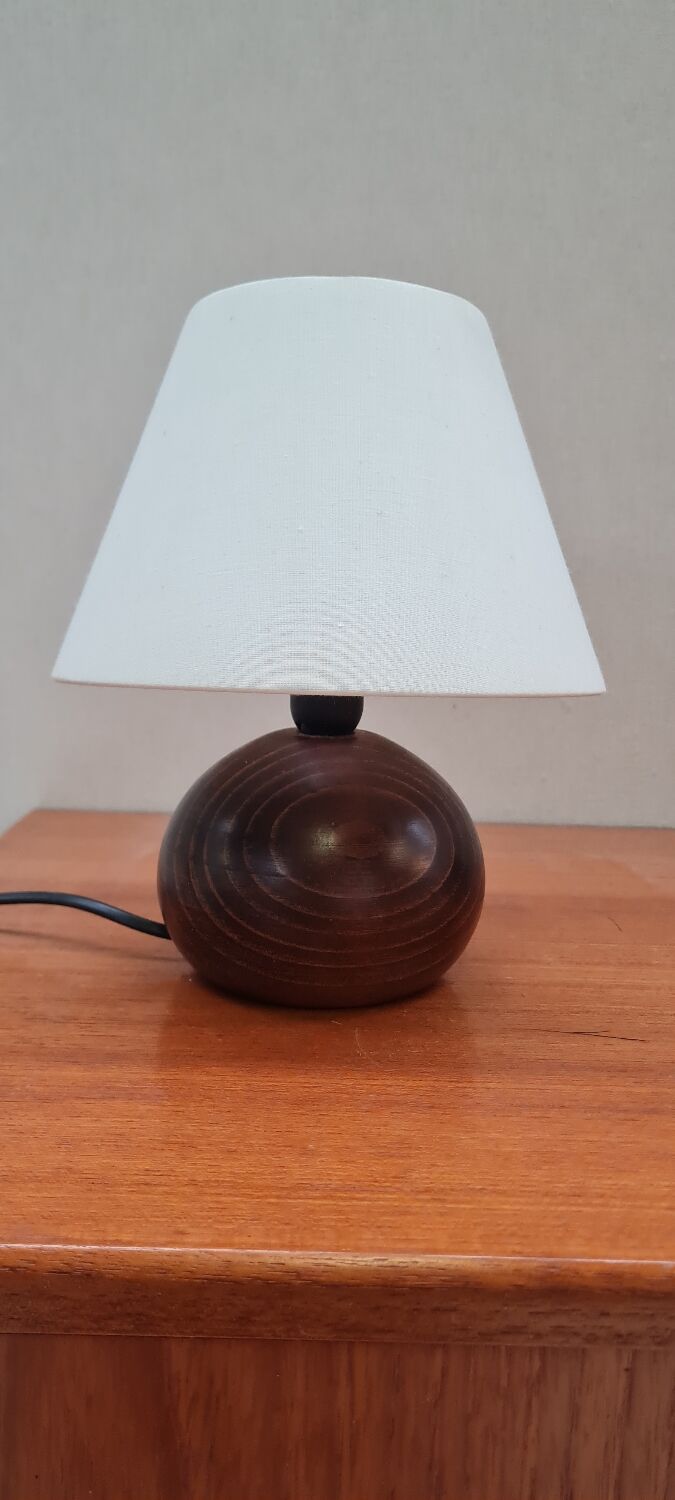Wooden ball table lamp