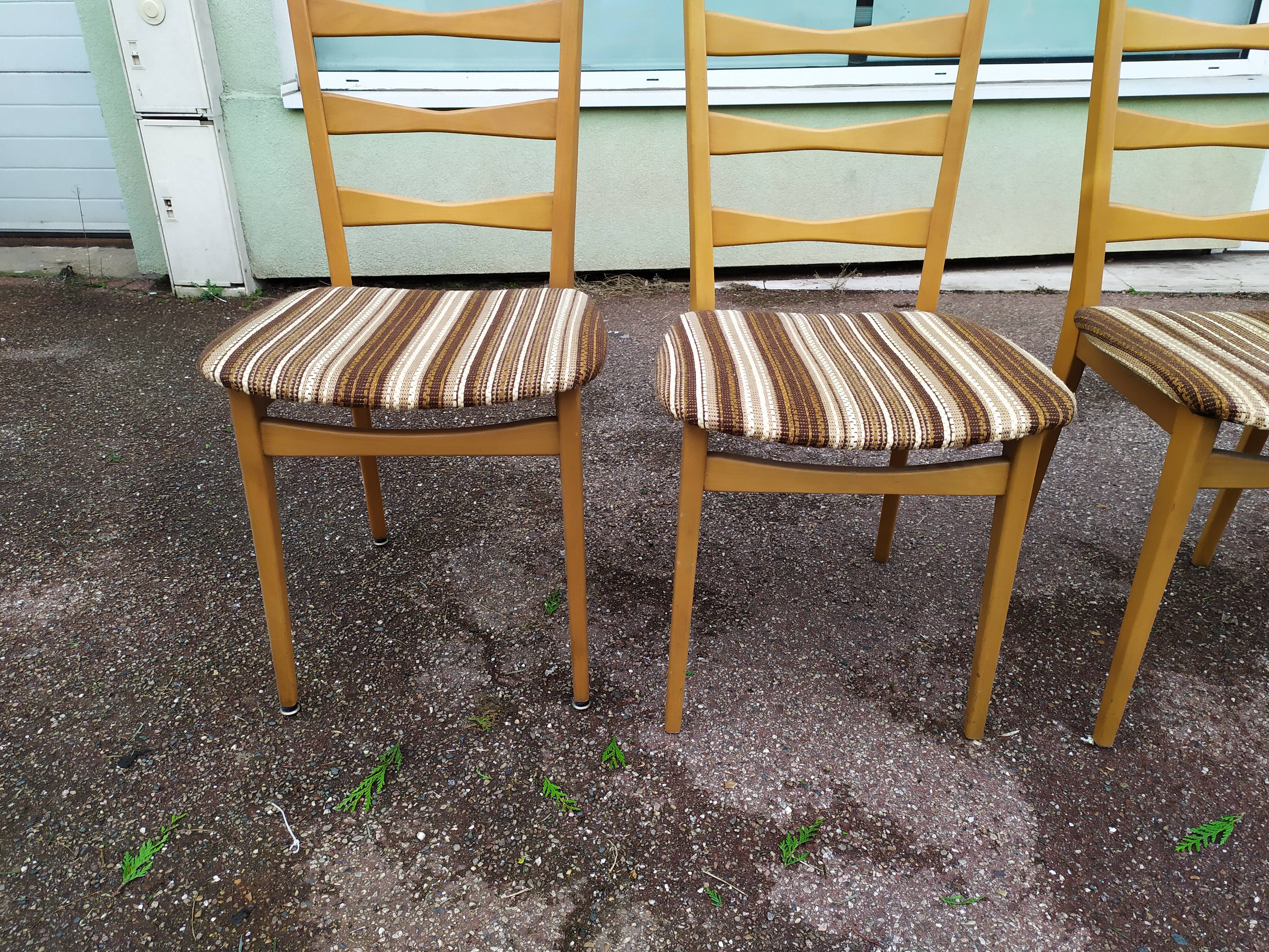 Lot 4 Light wood chairs in vintage Scandinavian fabric