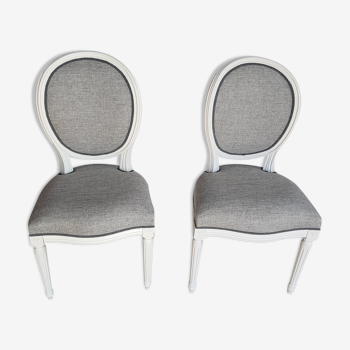 Pair of chairs medallion