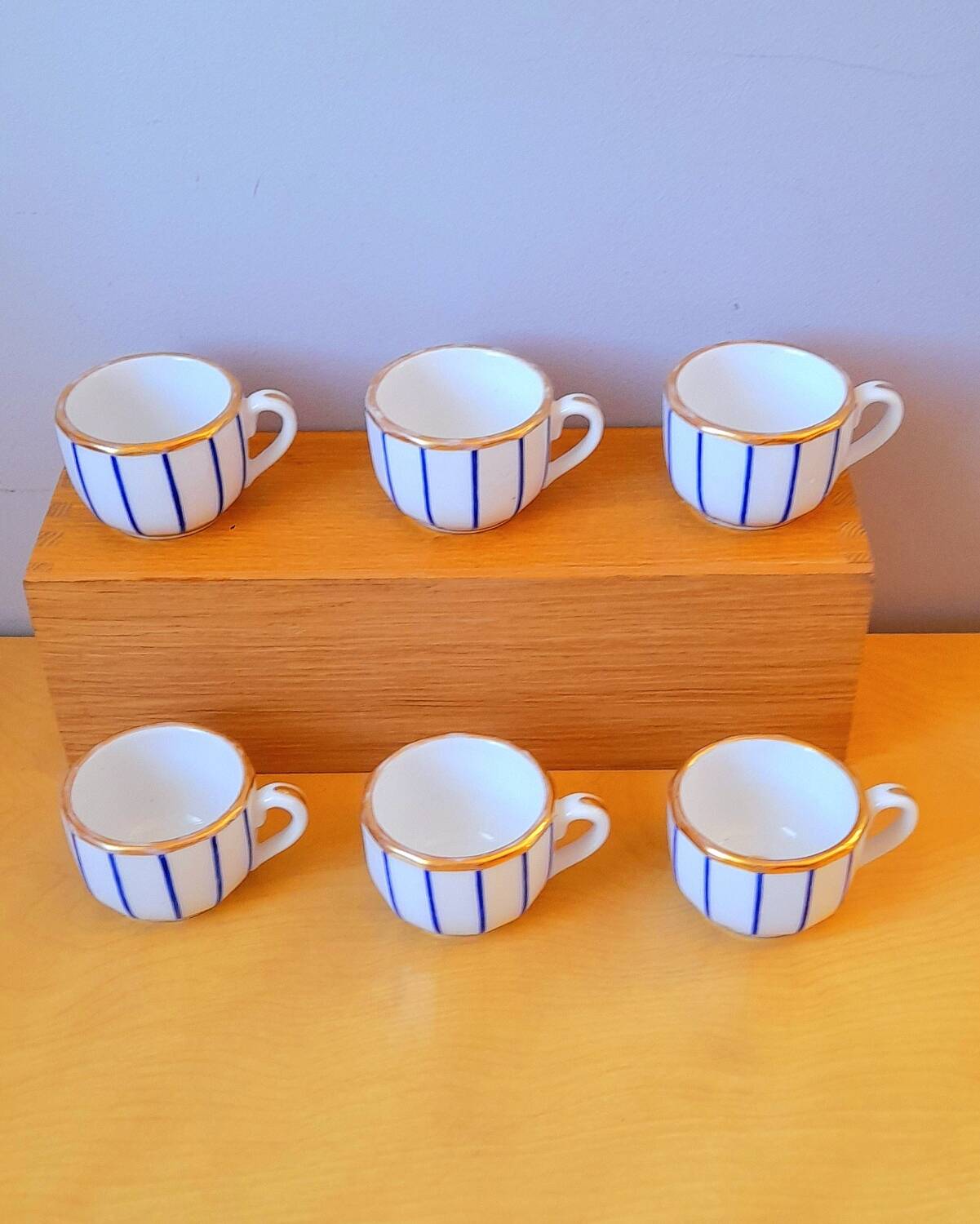 Service of 6 80s coffee cups