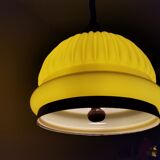 Lampe suspendue en verre nervuré jaune des années 1970