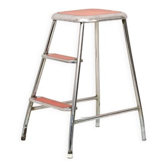 Metal ladder / red