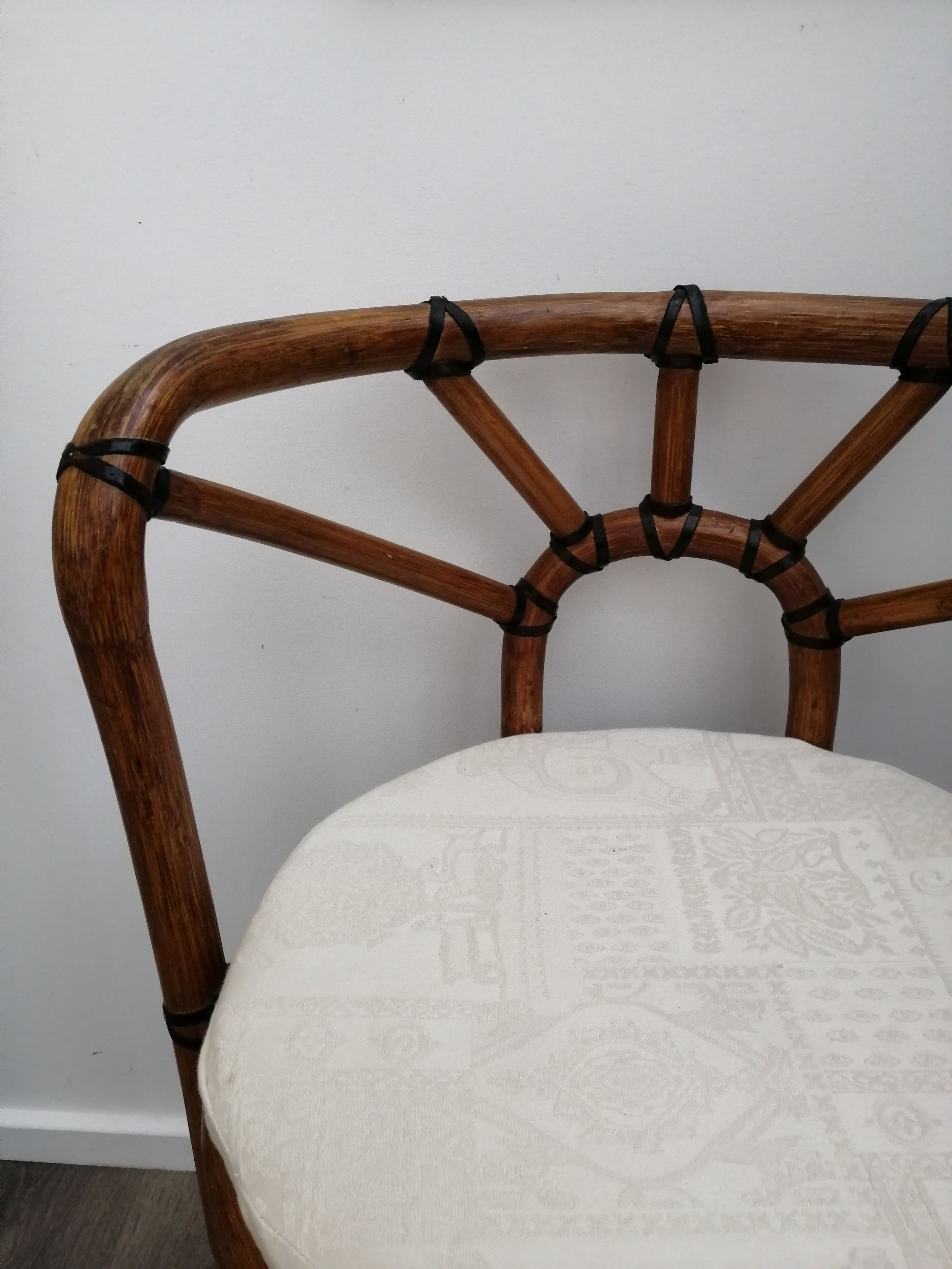 Bamboo throne chair