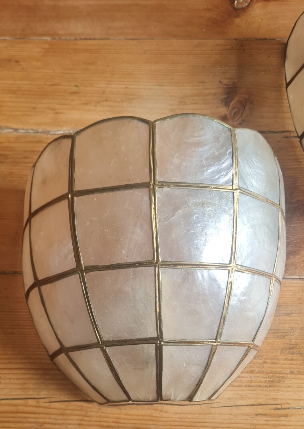 Pair of sconces in brass and mother-of-pearl