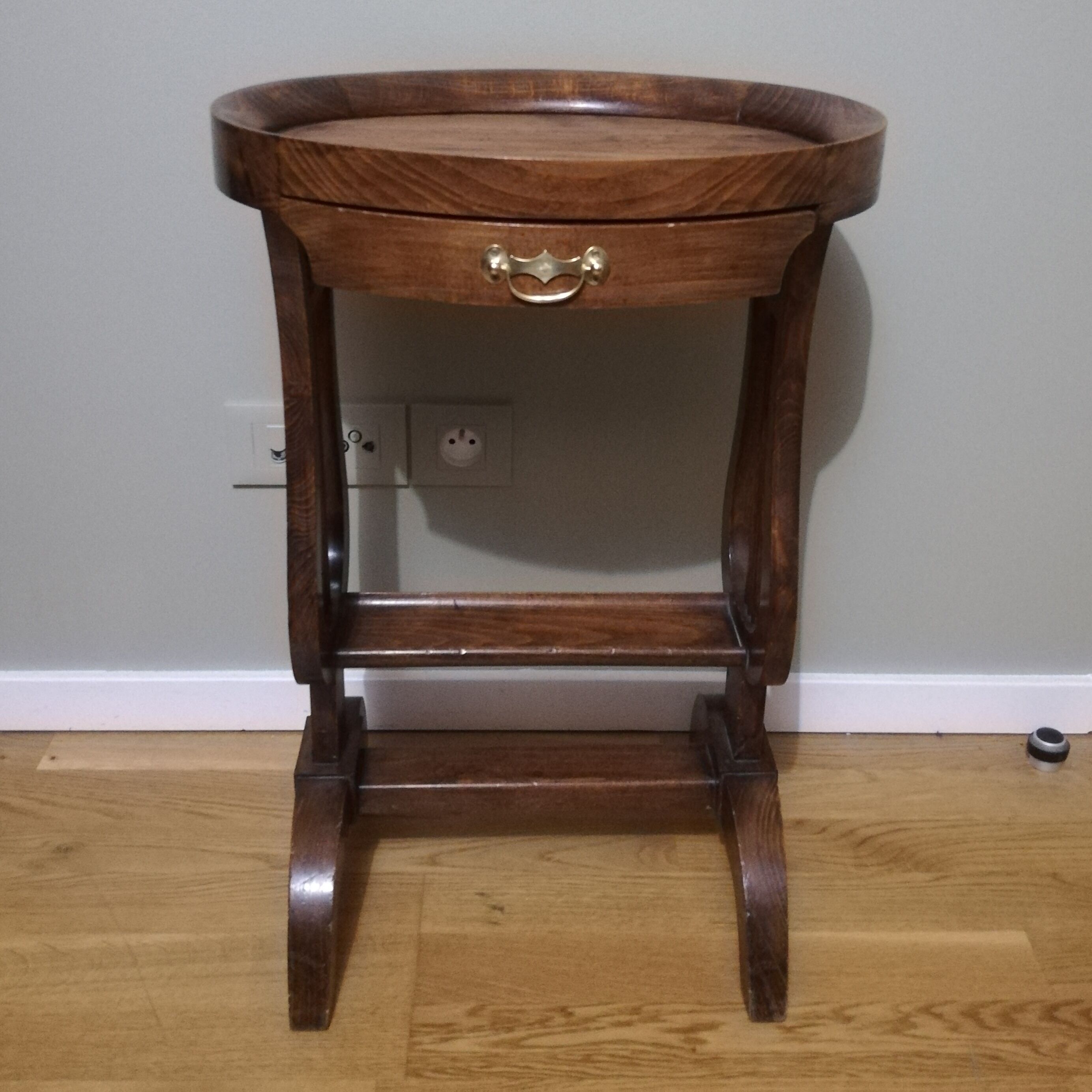 Walnut pedestal table or lyre harness