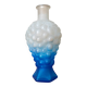 Flacon vintage en verre dépoli bleu à décor de grappes de raisin