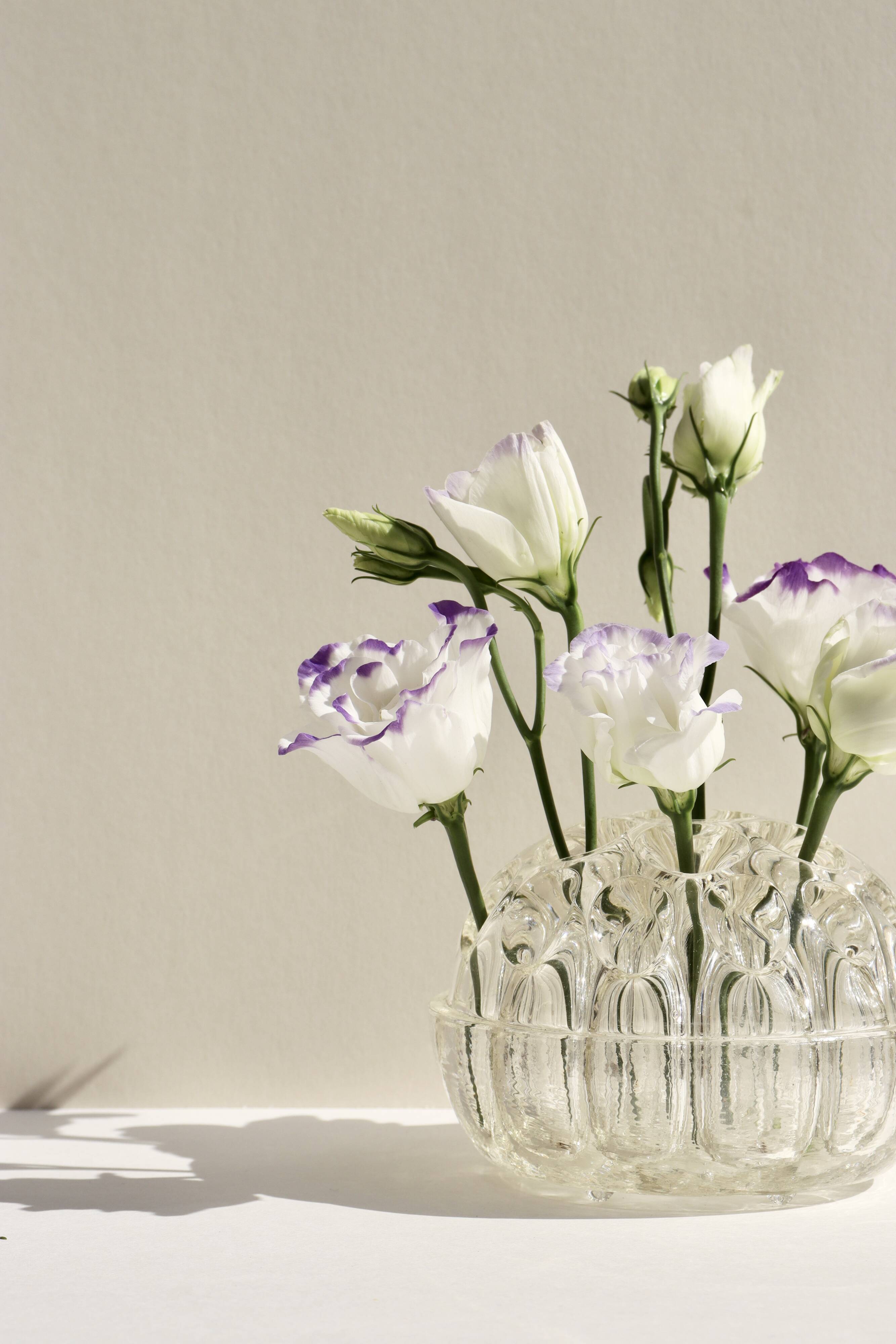 Vase stings flowers medium
