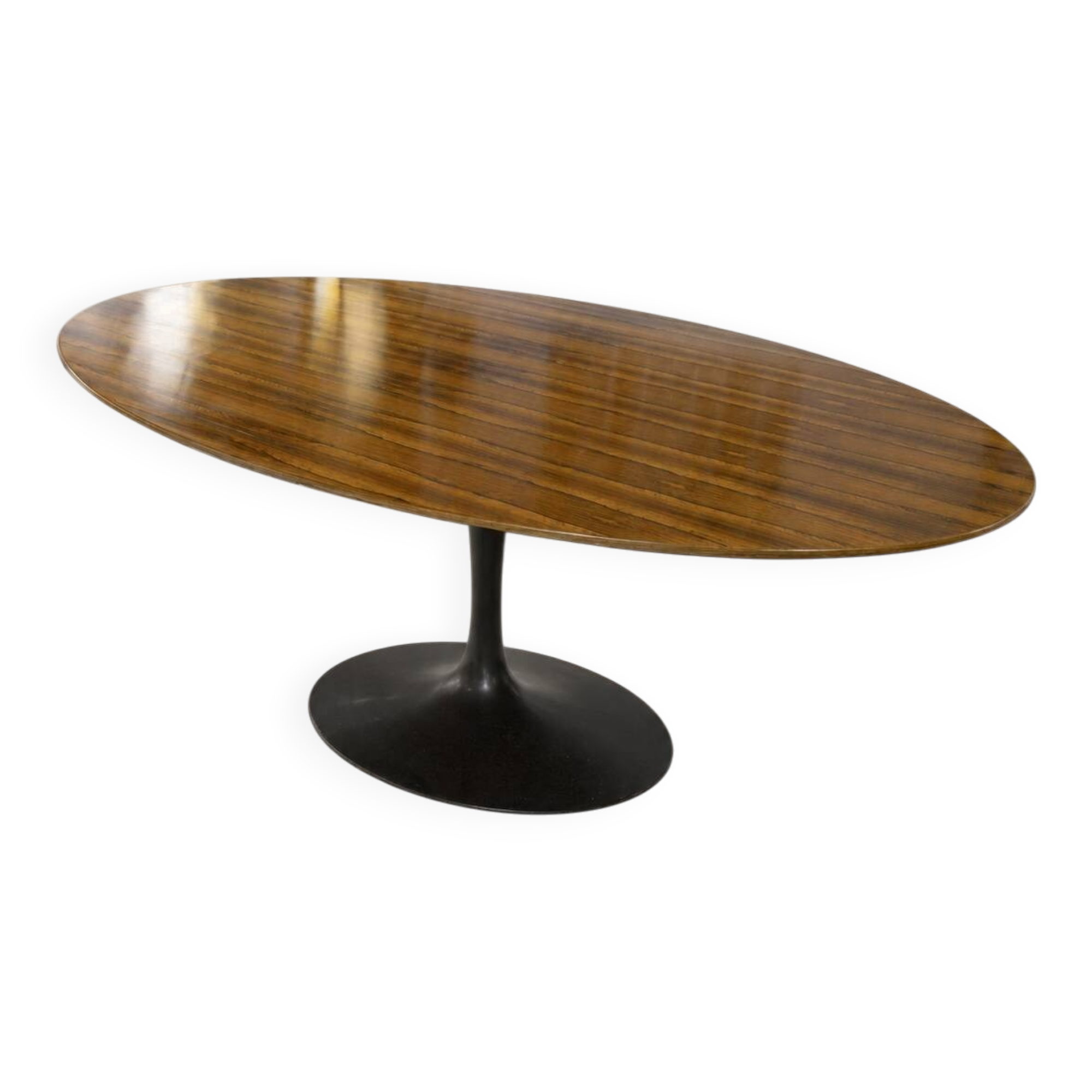 Eero saarinen (1910-1961) for knoll international. oval table model "tu"