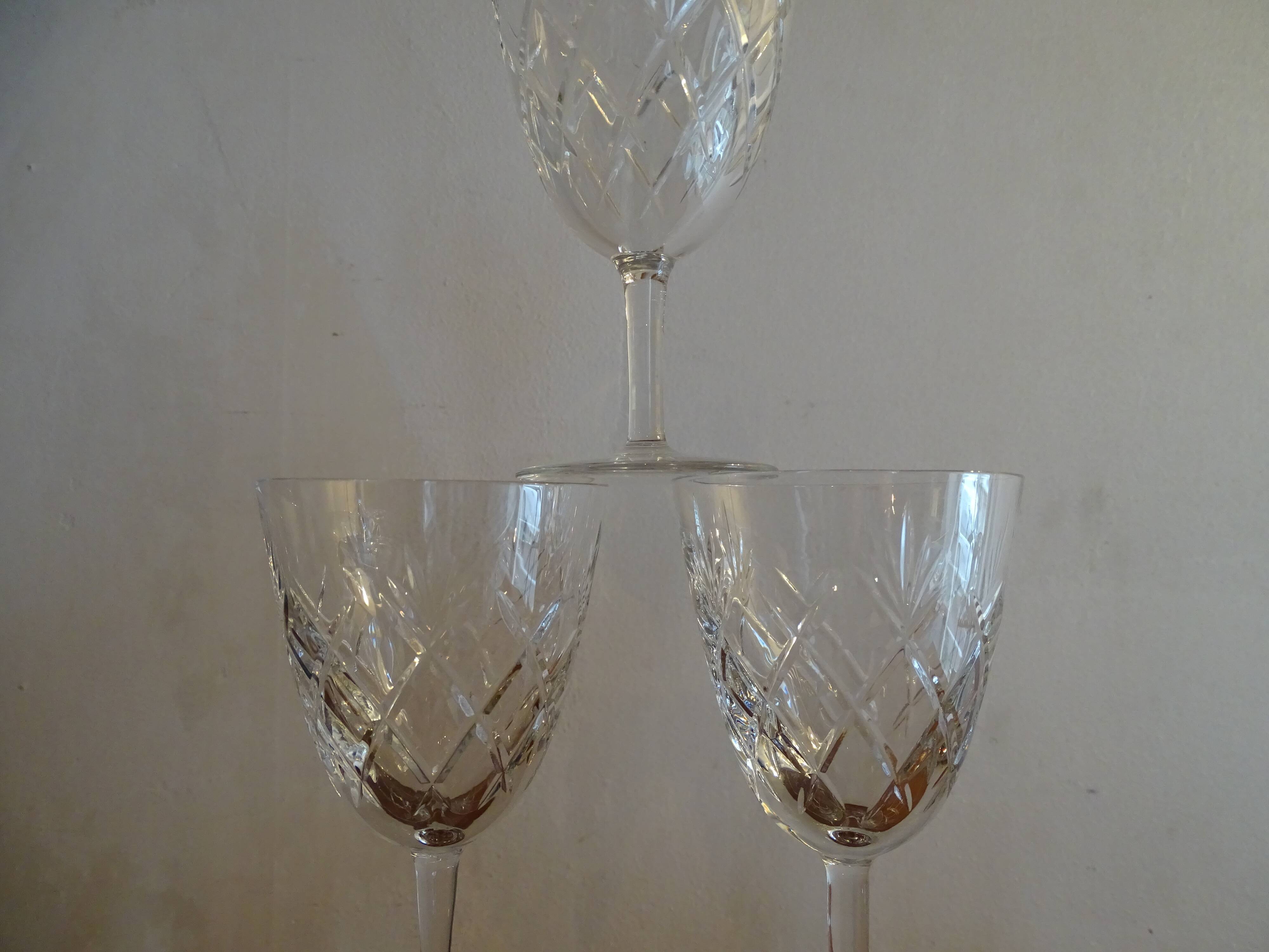 8 glasses of Bayel crystal wine signed, cut crystal.
