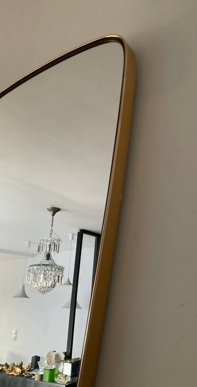 Asymmetrical free-form mirror from the 60s-70s