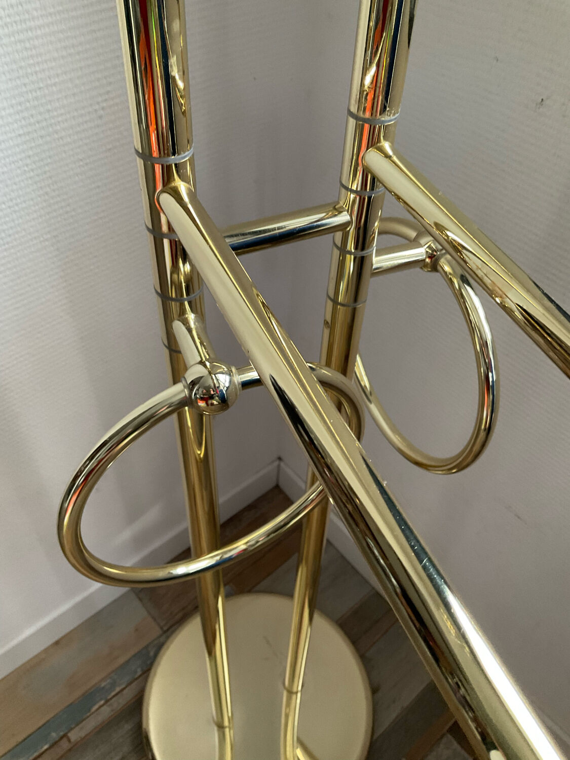 Italian towel rack in gilded metal from the 70s