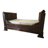 Ancien lit double en bois massif sculpté – décor floral et feuillagé – bell