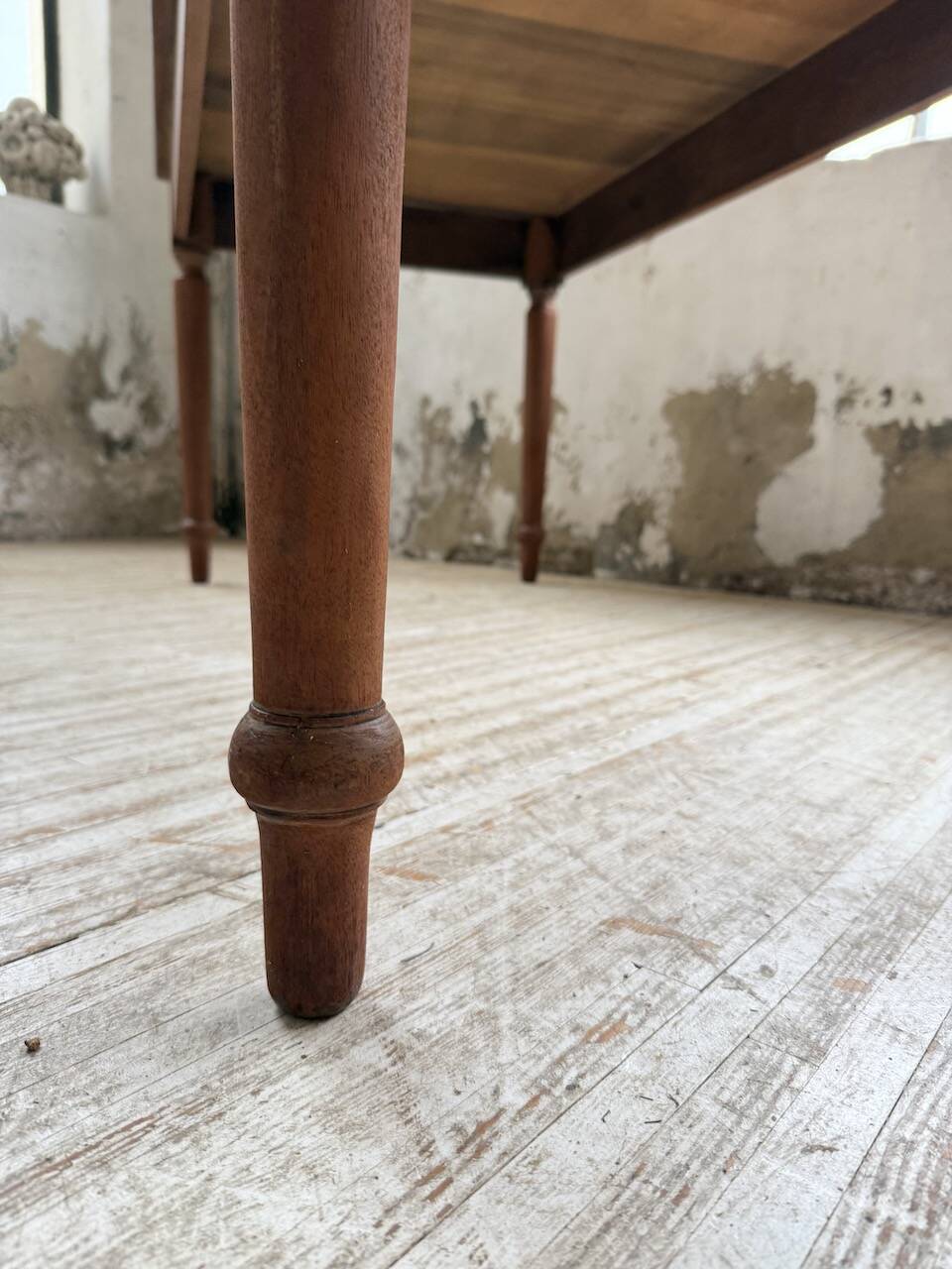 Turned leg cherry table 160cm