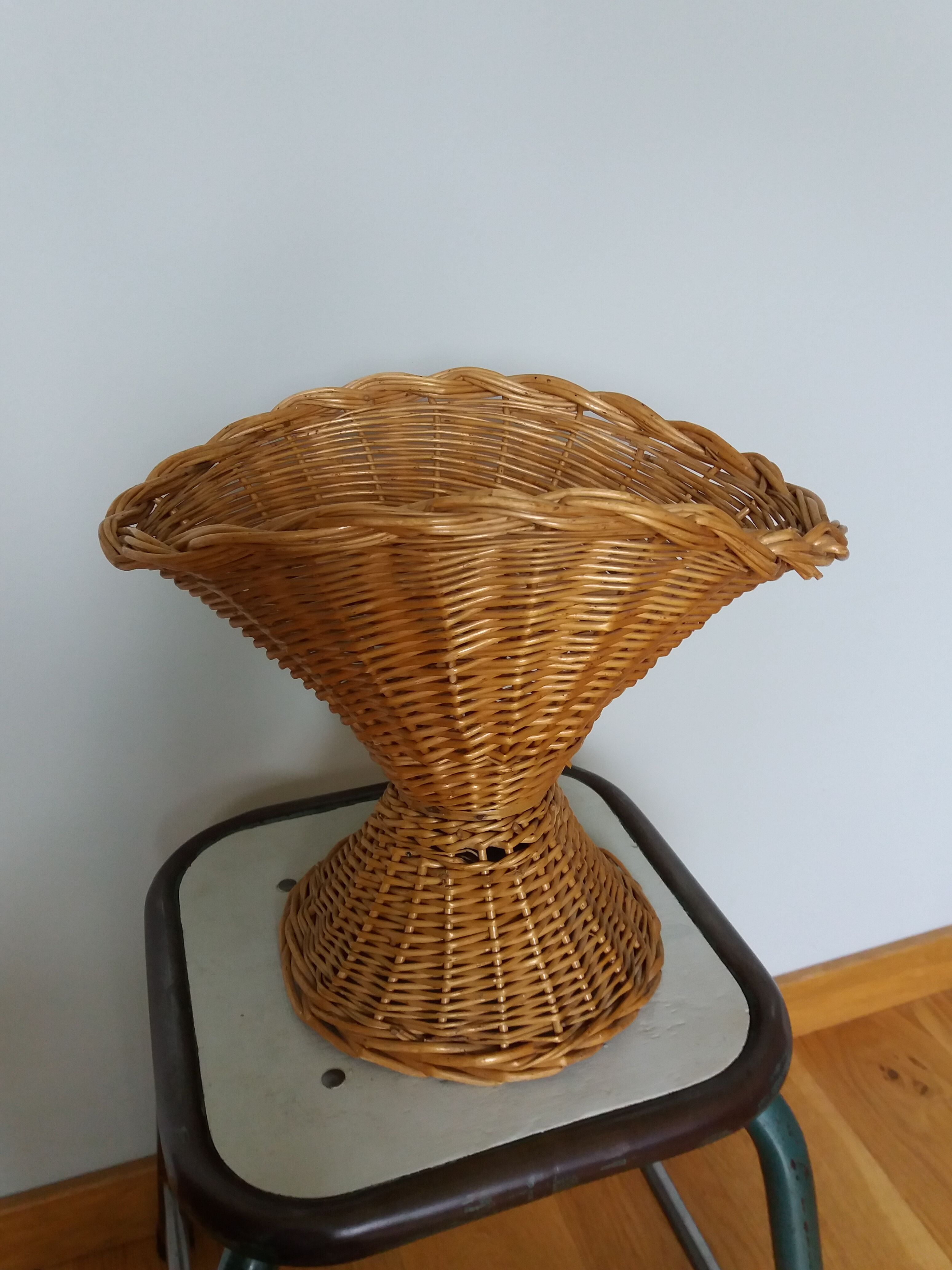 Rattan basket wicker vase cut