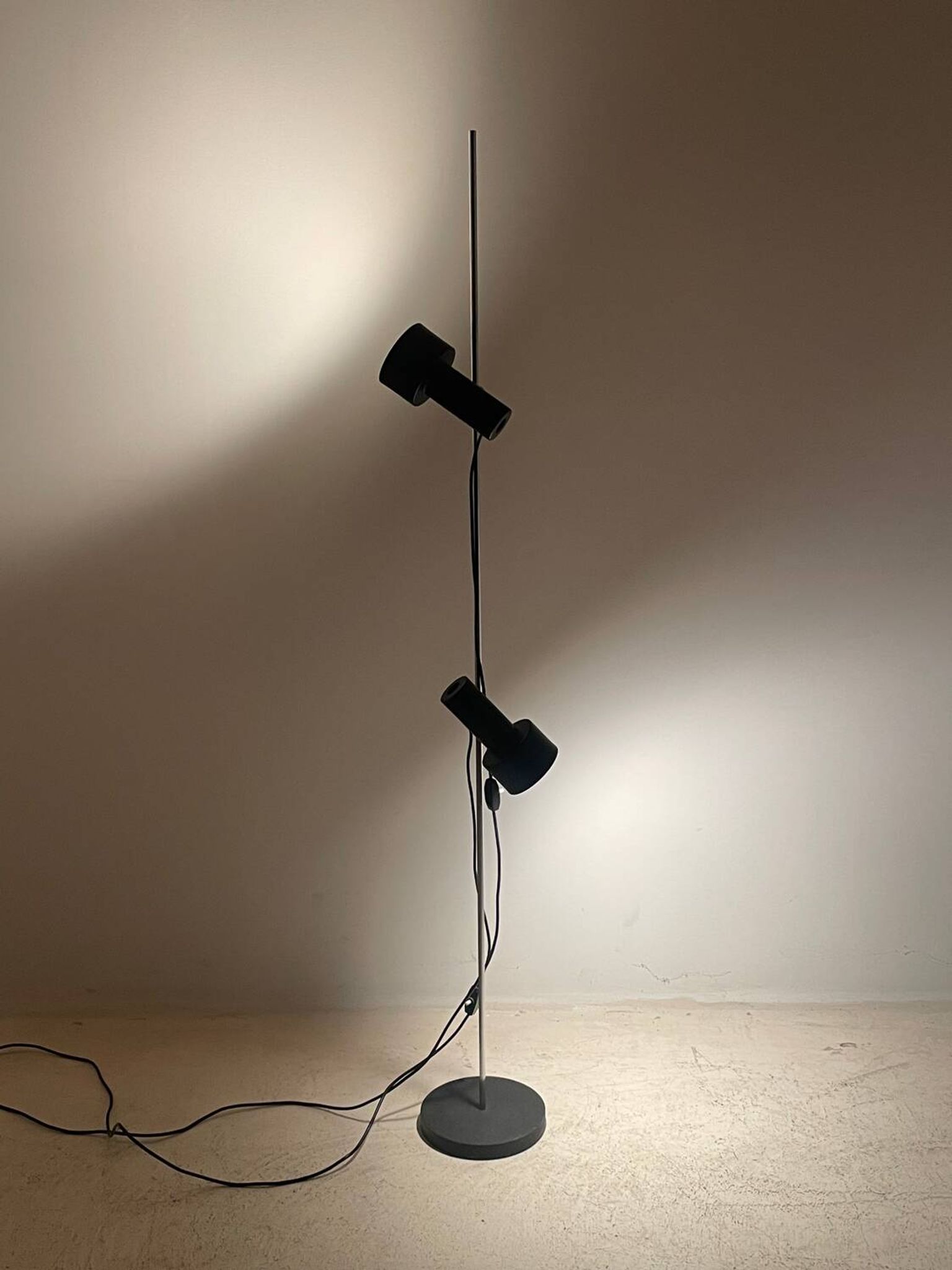 Lampe orientable de lecture 1960