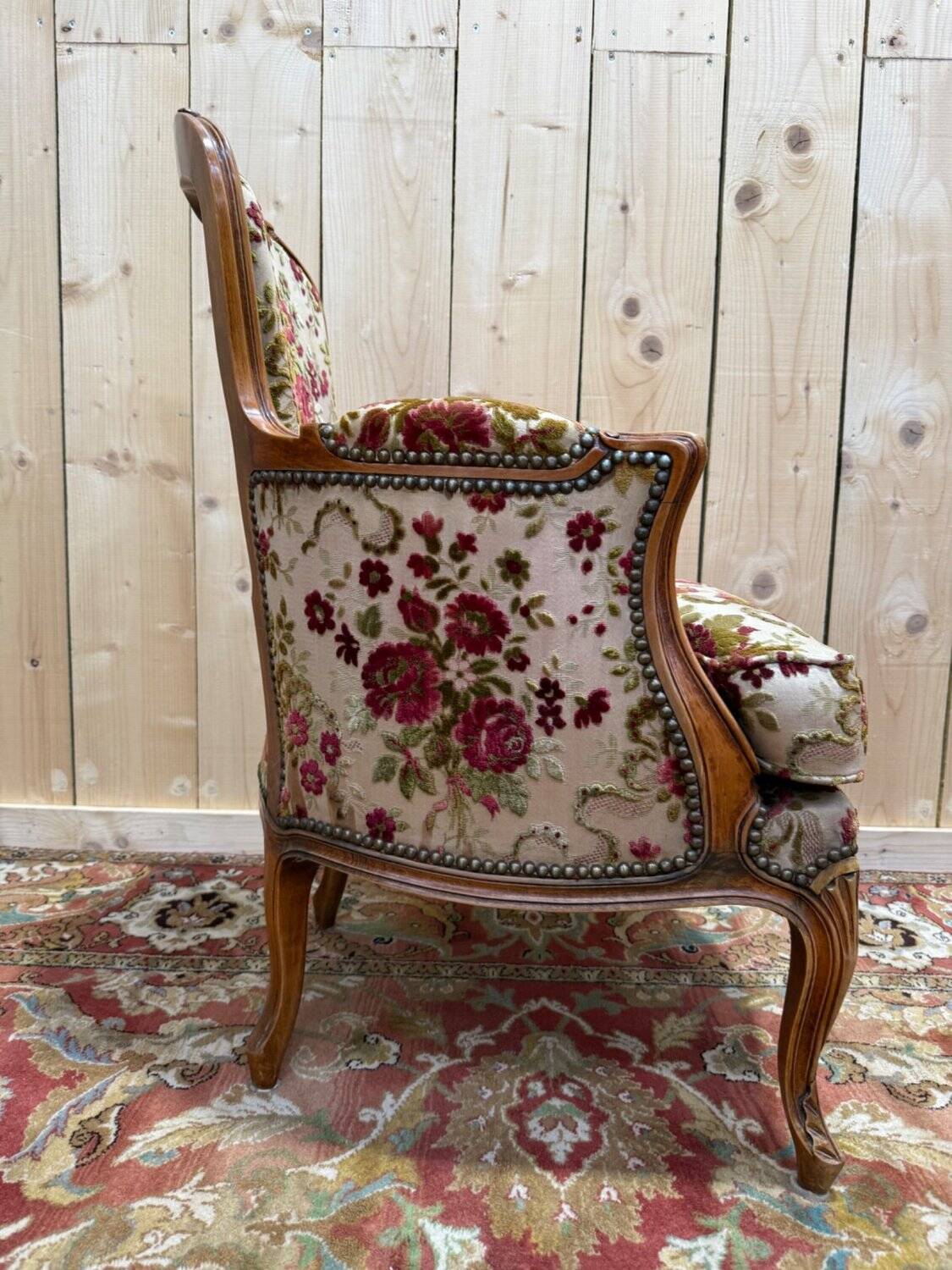 Elegant Louis XV style bergère in cherry wood and floral velvet.