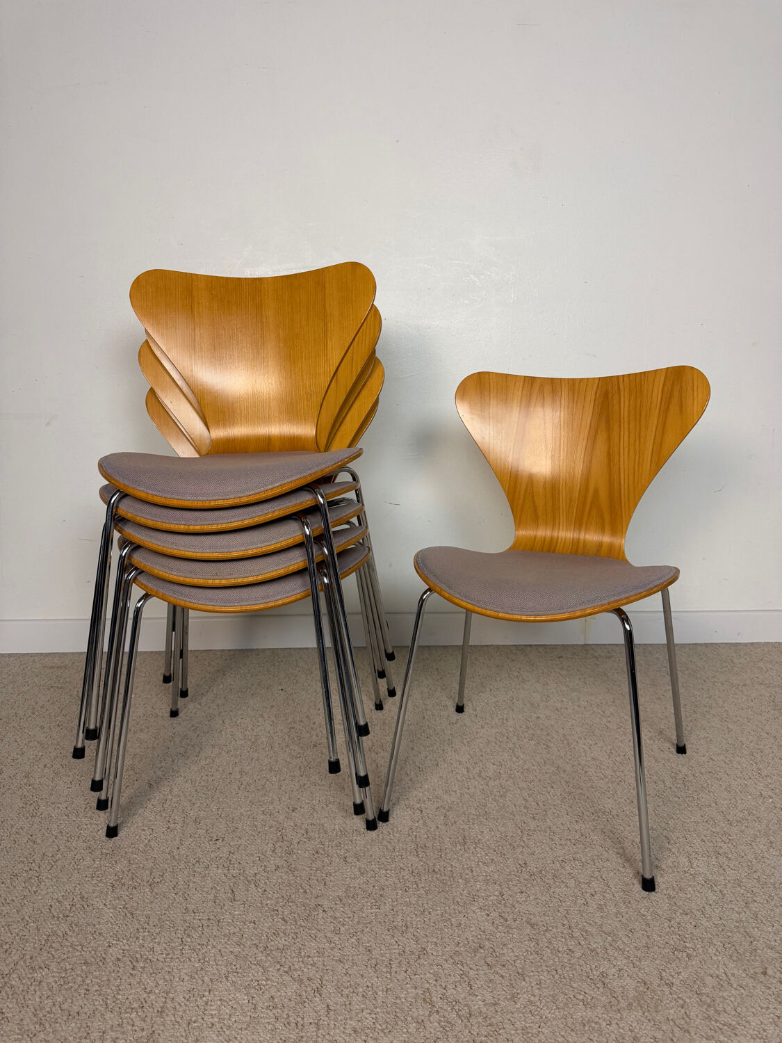 4 chairs Series 7 – Arne Jacobsen for Fritz Hansen