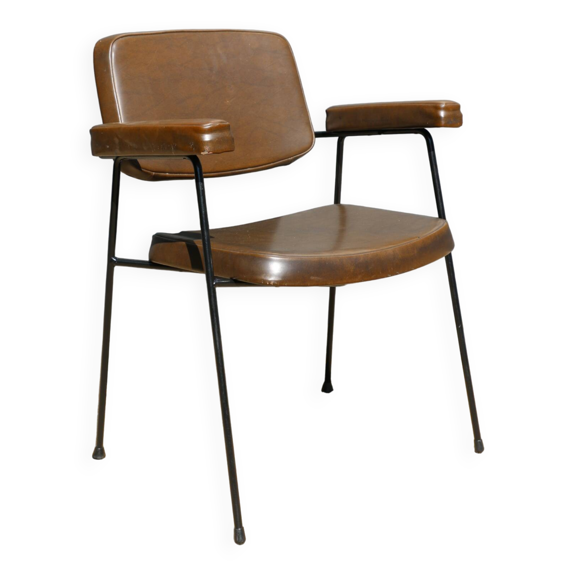 Cm197 pierre paulin armchair published by thonet