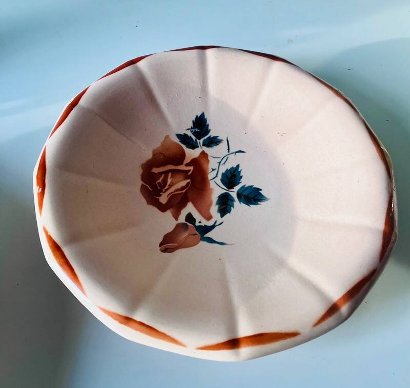 Antique Digoin Sarreguemines Frégate model dish with pink floral decoration