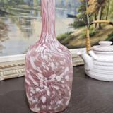 Vase ancien carré ou carafe en pate de verre soufflé ciselé style Clichy rose