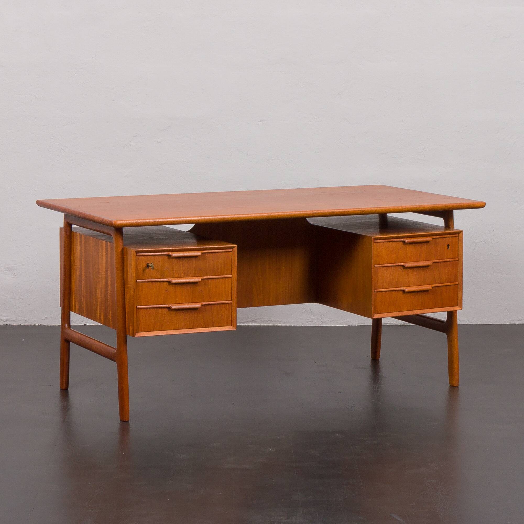 Freestanding teak desk, model 75 Gunni Omann for Omann Jun's Møbelfabrik