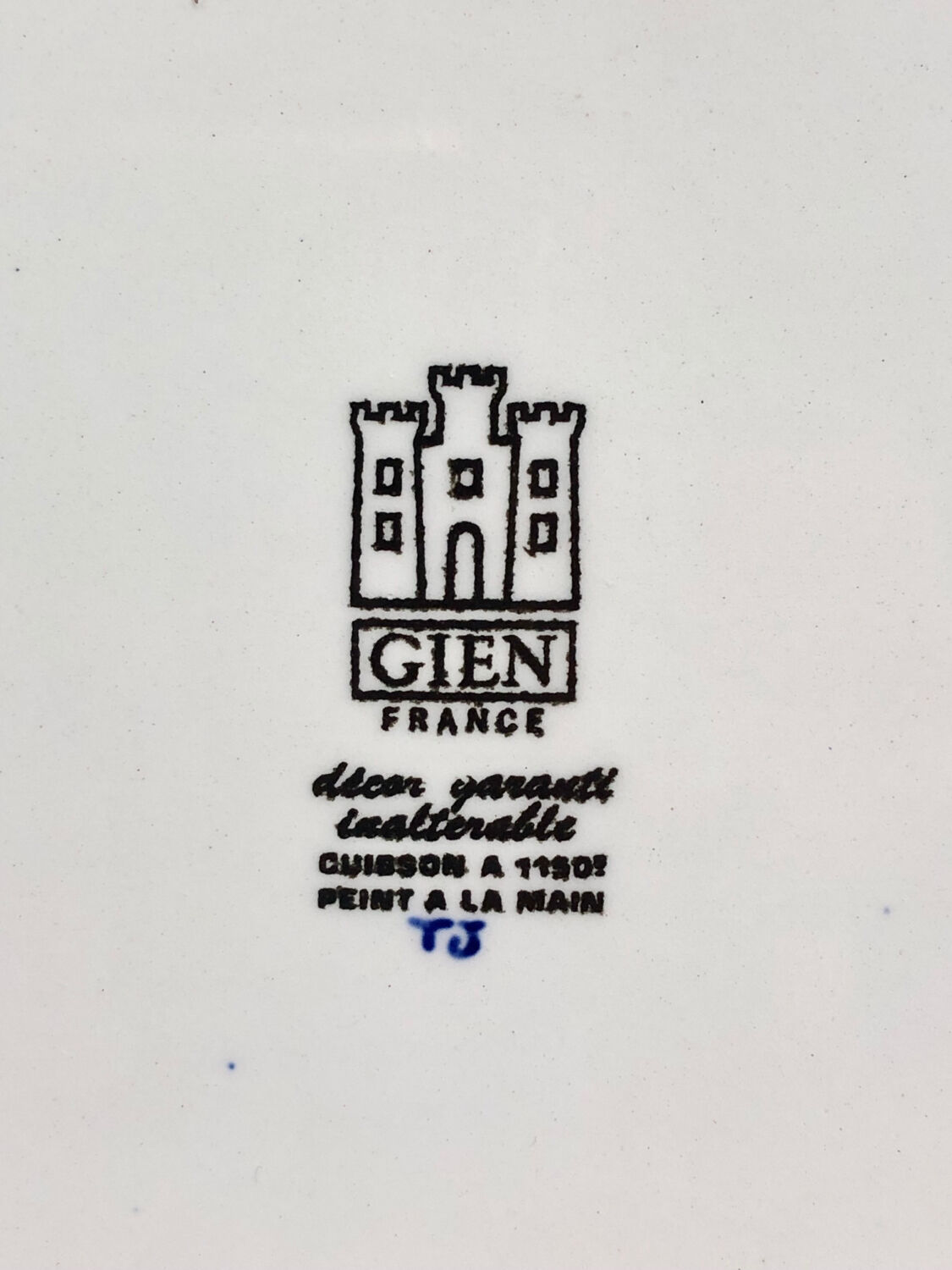 Cake dish cake Gien Renaissance blue background