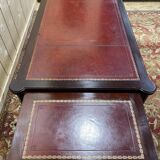 Bureau plat de style Louis XVI acajou et cuir rouge