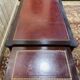 Bureau plat de style Louis XVI acajou et cuir rouge
