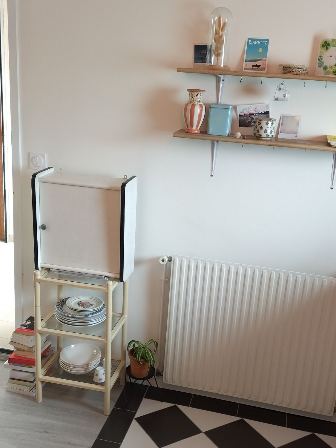Wall cabinet