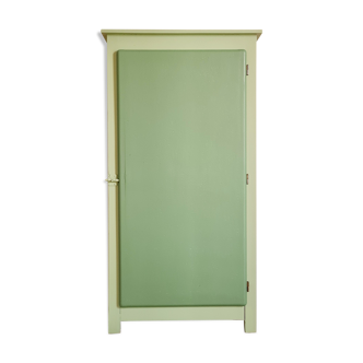 Cabinet bonnetière renovated green interior flowered