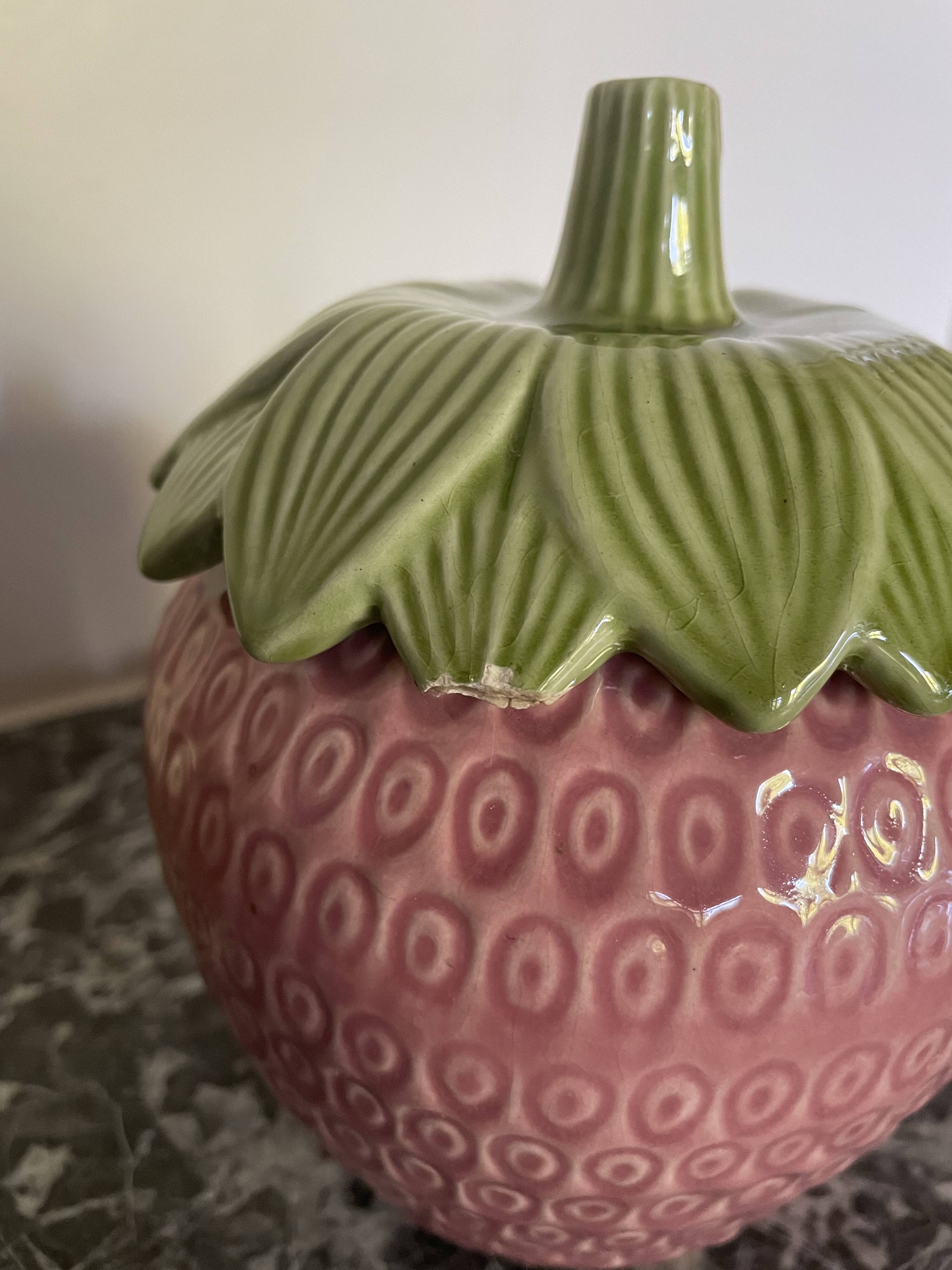 Pot céramique en forme de fraise