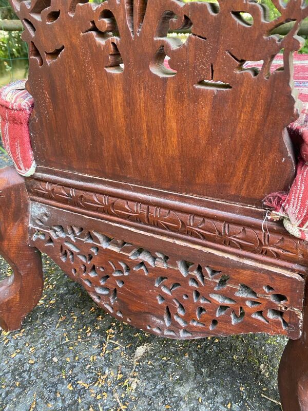Petit fauteuil Anglo indien en bois exotique