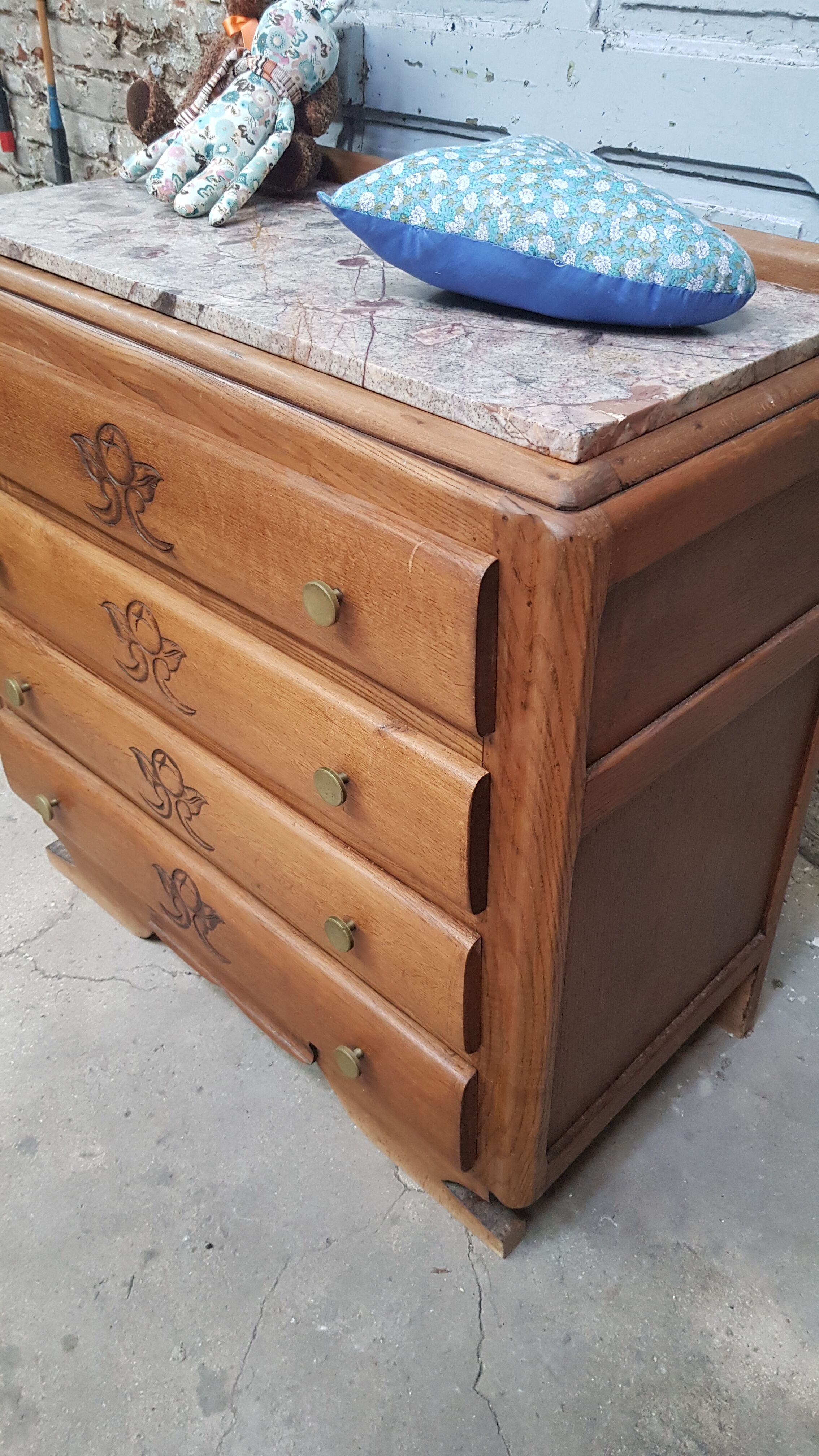 Art Deco chest of drawers
