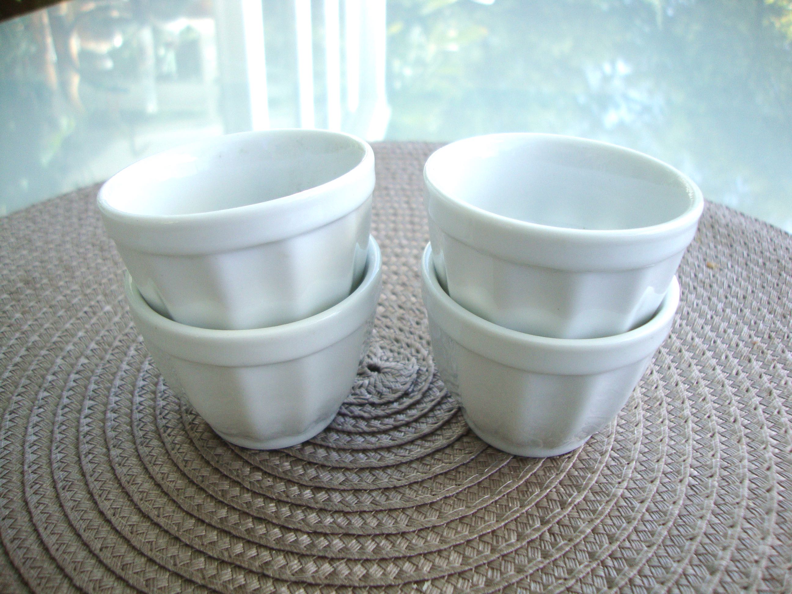 4 porcelain bowls